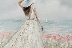 Femme nageant en fleurs en robe blanche