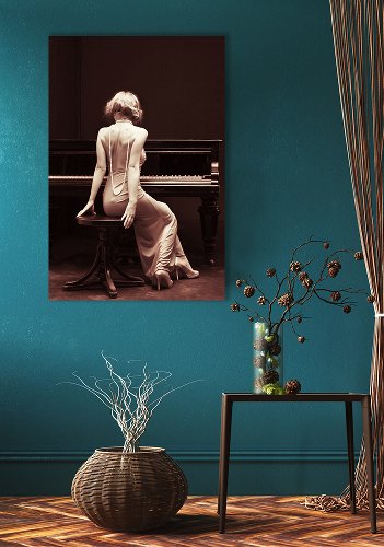 Beauty at the piano 