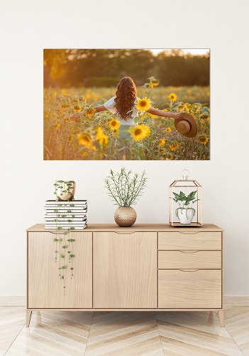 Girl in the sunflower field 