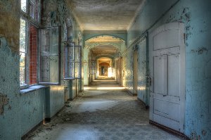 Akustikbild Slim Lost Place Flur