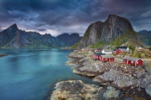 Akustikbild Slim Skandinavisches Dorf am Fjord