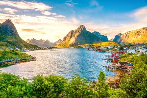Akustikbild Slim Skandinavisches Dorf am Fjord