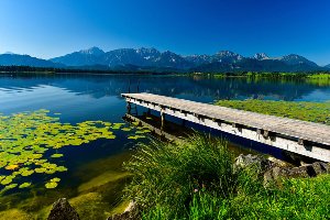 Akustikbild Slim Bergsee mit Steg