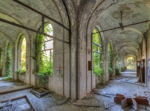 Akustikbild Slim Lost Place geteilter Flur