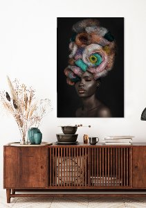 Glasbild Schönheit mit Kopfschmuck aus Filz