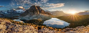 Panorama de montagne avec lac 
