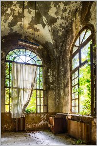 Salle dans une villa abandonnée