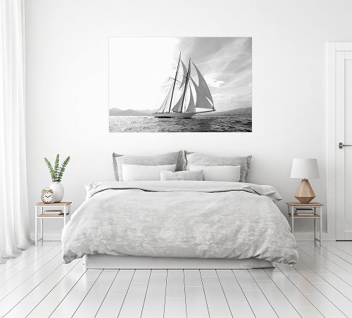 Sailing boat in black and white