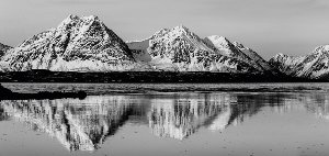 Reflecting winter mountains 